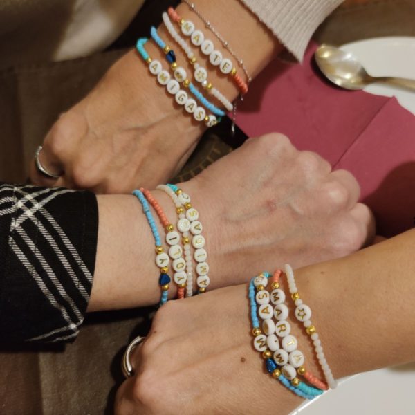 conjunto pulseras amigas mano