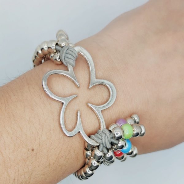 pulsera flor muchas bolas mano