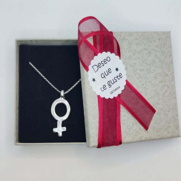 collar simbolo mujer caja